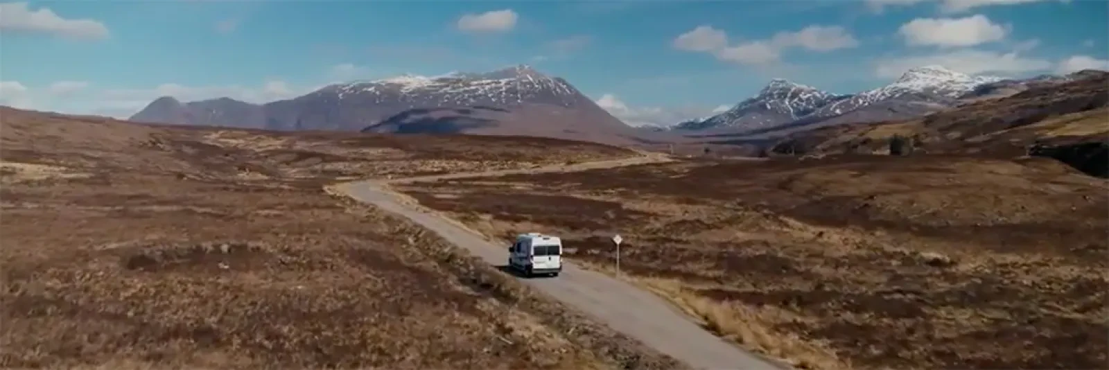 Illustration liée à la location de camping-car en Écosse et à ses spots à découvrir